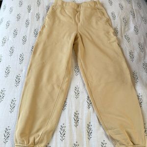lululemon Relaxed High Rise Joggers size 2 Prosecco full length